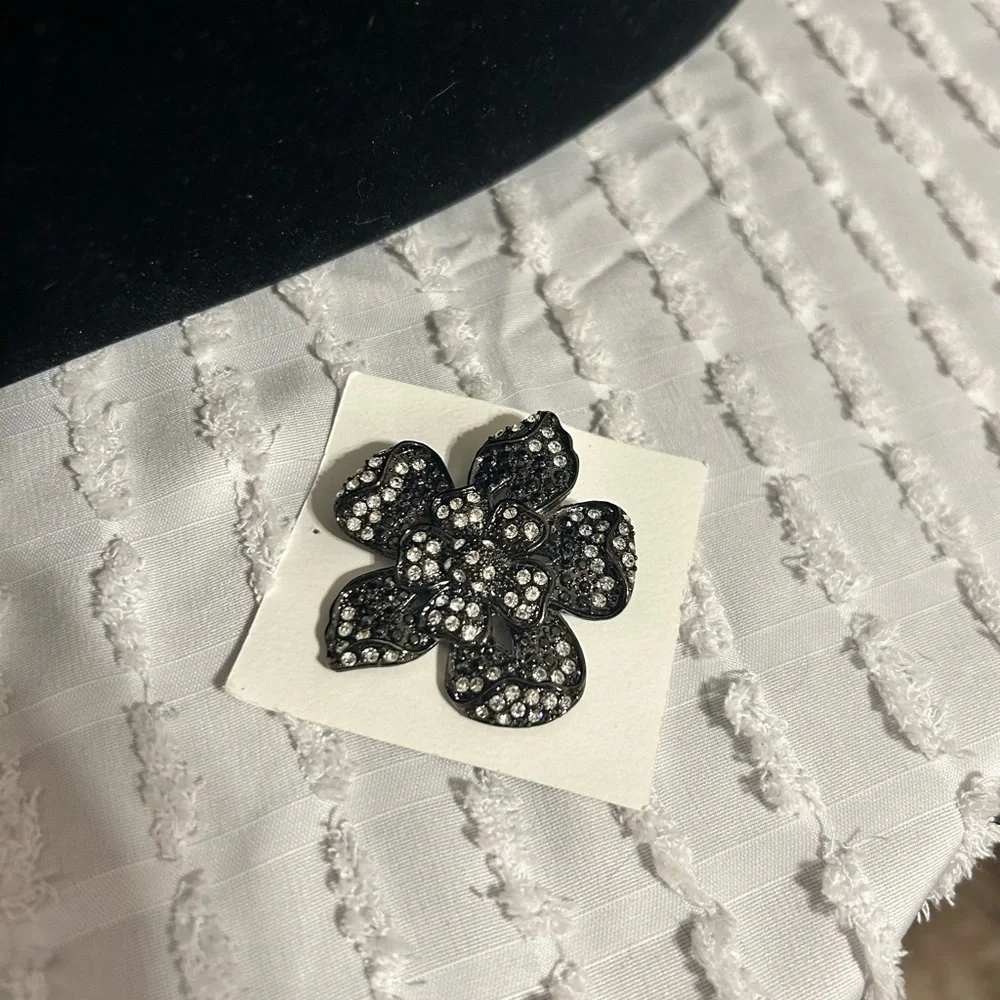Black and Silver Rhinestone Flower‎ Brooch